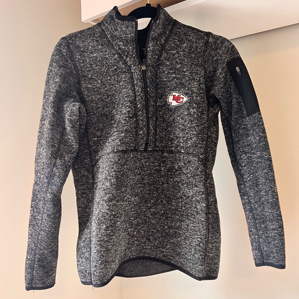 Women’s Chiefs pullover sweater
